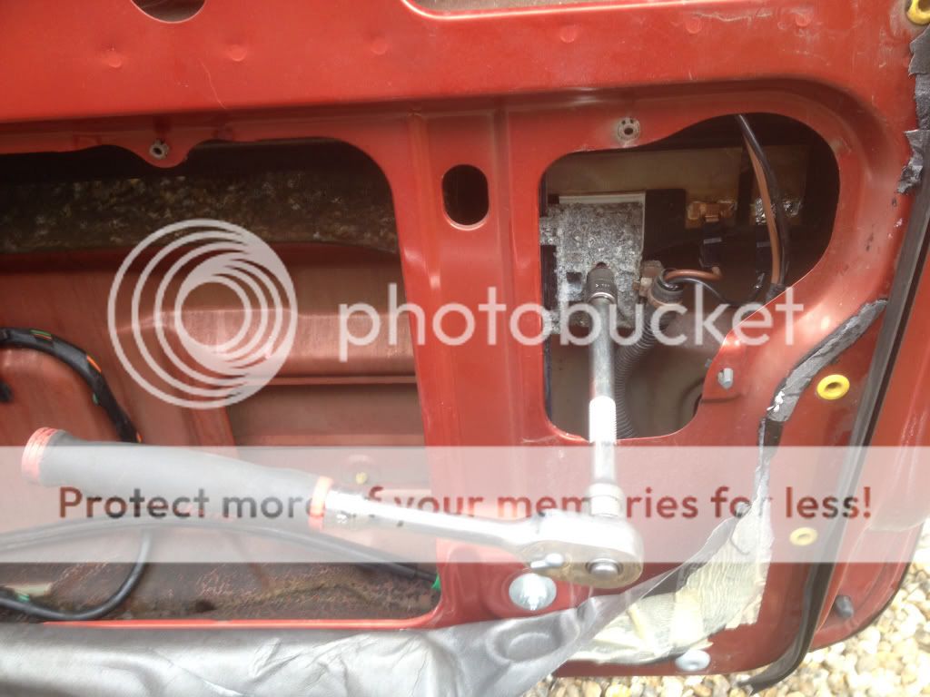 Freelander 1 [How to] Tailgate window regulator repair / replacement